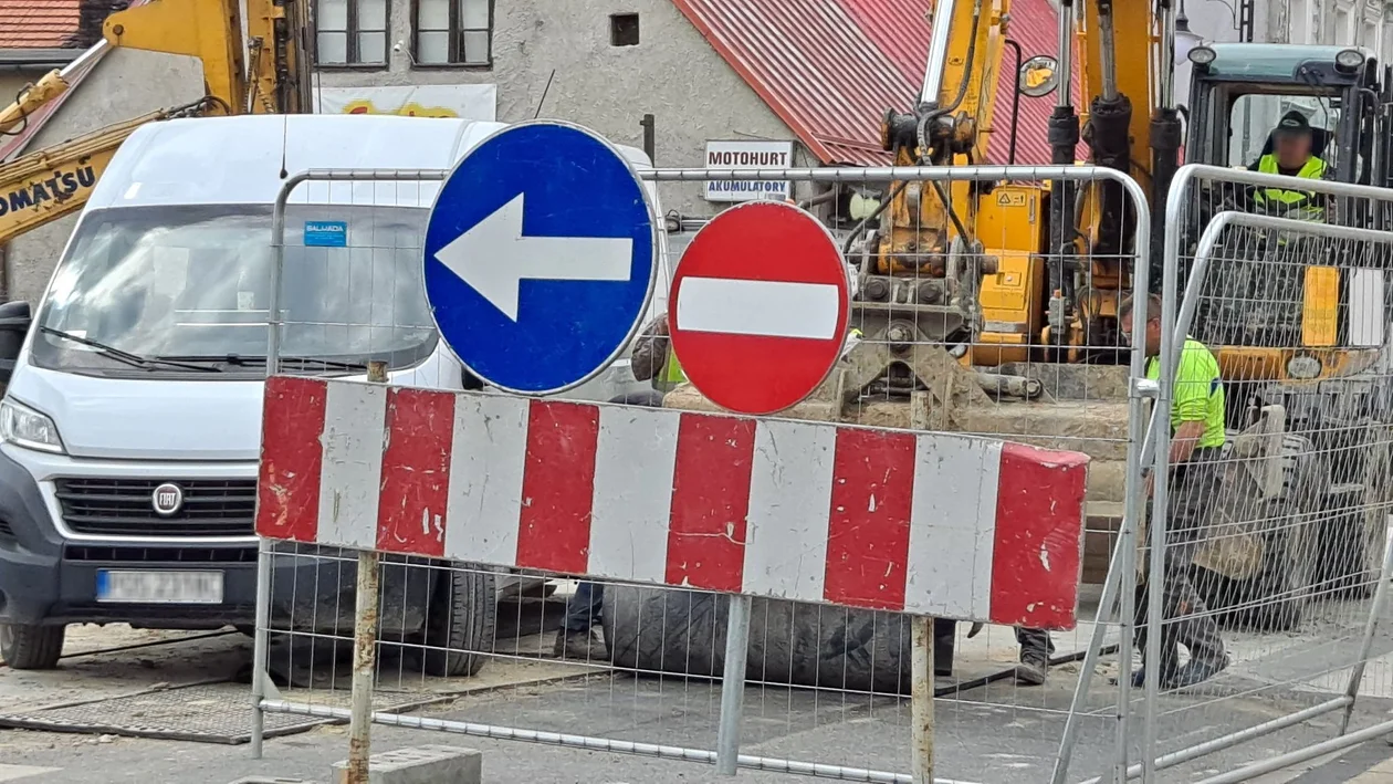 Uwaga, kierowcy! Zamknięta zostanie kolejna ulica w centrum Pleszewa! [ZDJĘCIA] - Zdjęcie główne