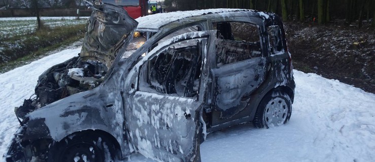 Auto w płomieniach. Ranne dzieci - Zdjęcie główne