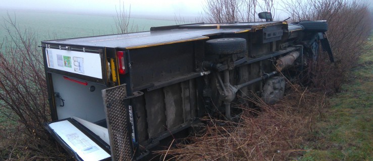 Wjechał do rowu. Trafił do szpitala - Zdjęcie główne