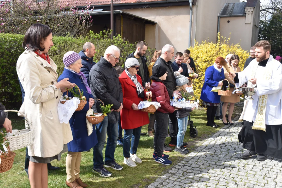 Dziś Wielka Sobota. W powiecie pleszewskim trwa święcenie pokarmów [ZDJĘCIA] - Zdjęcie główne