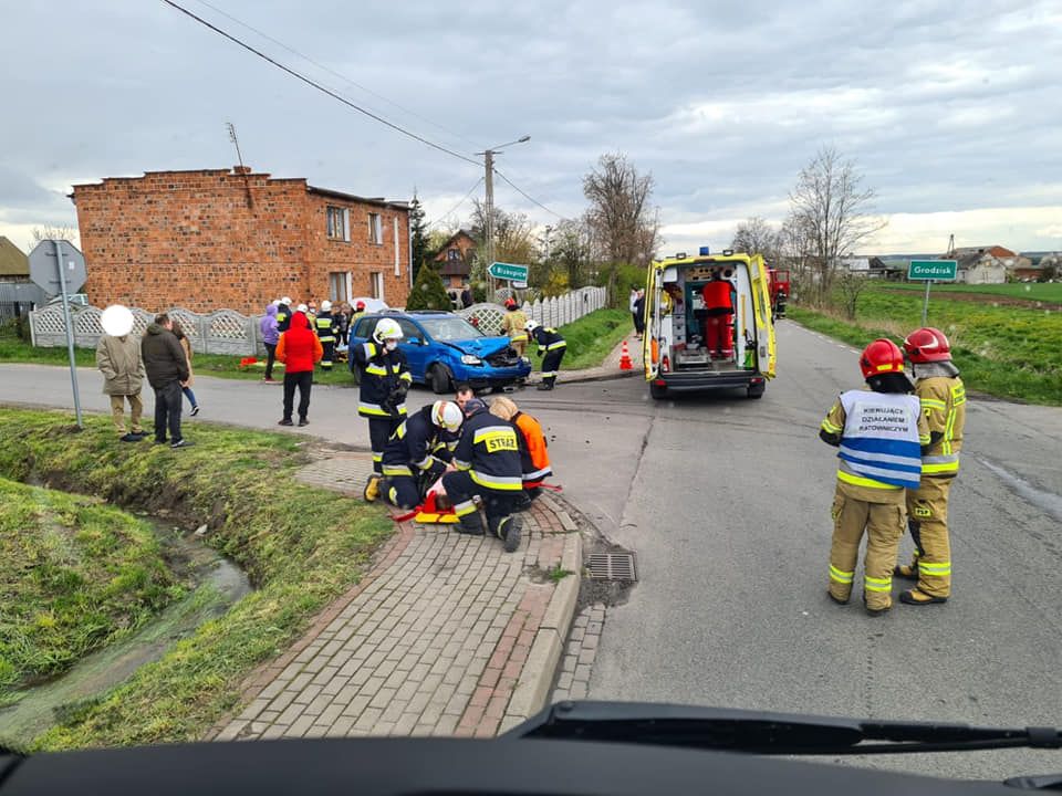 Wypadek w Jankowie Pierwszym. Jedna osoba ranna  - Zdjęcie główne