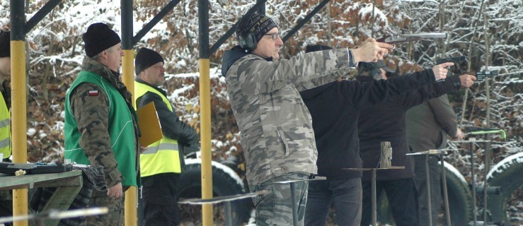 Puchar Niepodległości w zimowej scenerii - Zdjęcie główne