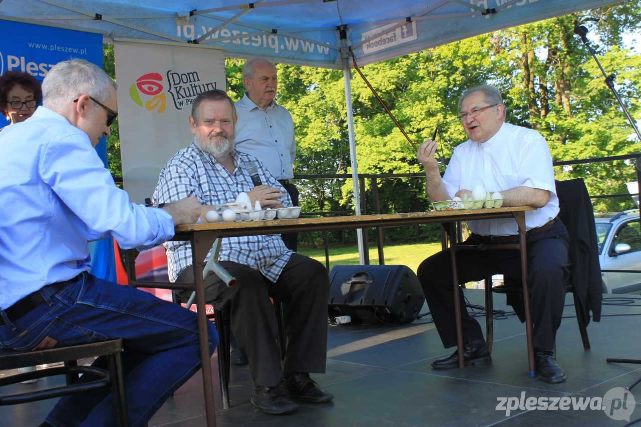 Burmistrz Ptak lepiej znał się na jajach. Prałat przegrał - Zdjęcie główne