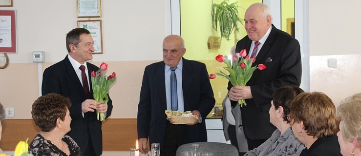Pleszówka. Wójt, przewodniczący i sołtys z tulipanami [ZDJĘCIA] - Zdjęcie główne