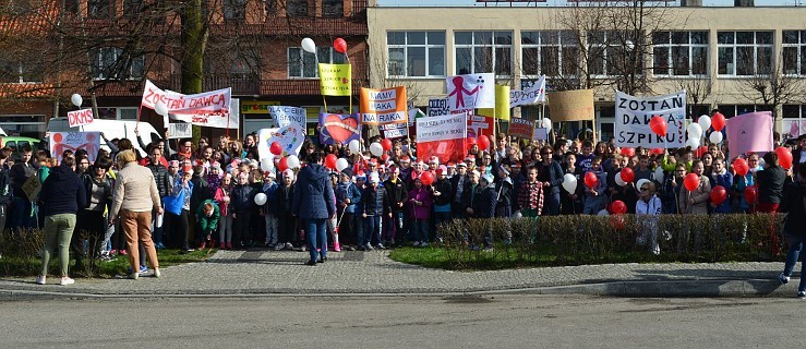 Młodzież protestowała przeciwko białaczce i zachęcała do udziału w akcji [ZDJĘCIA] - Zdjęcie główne