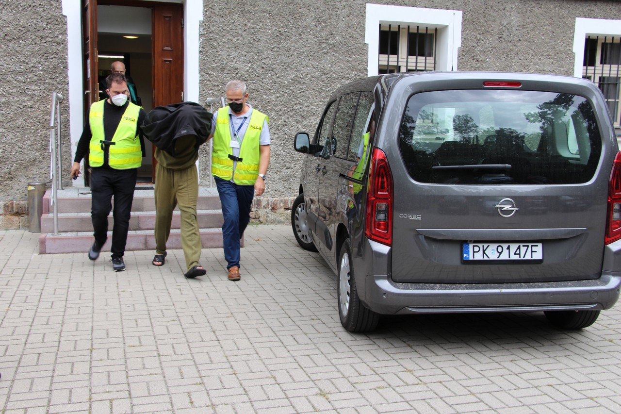 Dziś - 4 sierpnia - w pleszewskim sądzie zaplanowano posiedzenia w sprawie decyzji o tymczasowym areszcie dla trójki zatrzymanych osób, o jakie wnioskowała prokuratura