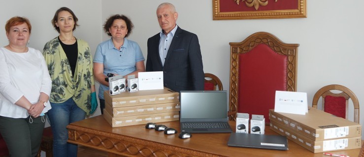 Kolejne laptopy dla szkół - Zdjęcie główne