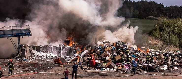 Pali się wysypisko śmieci w Łaszewie [FOTO] - Zdjęcie główne