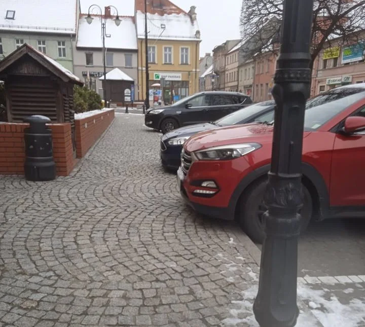 Na Rynku w Pleszewie zostaną zlikwidowane miejsca parkingowe dla urzędników [ZDJĘCIA] - Zdjęcie główne