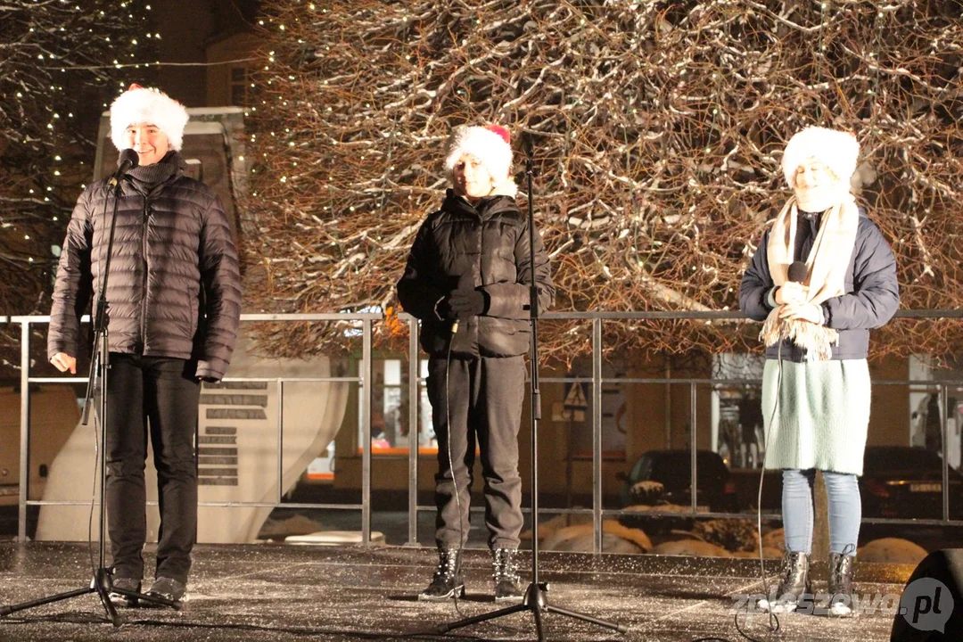 Świąteczne spotkania na Rynku w Pleszewie - koncert Joy Friends