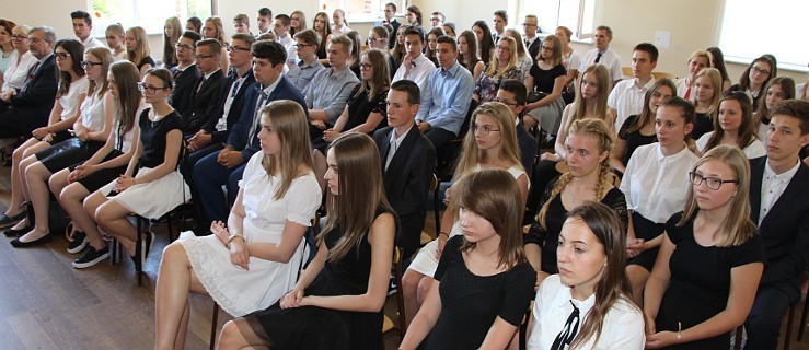 Najlepsi absolwenci gimnazjów z gratulacjami od burmistrza  - Zdjęcie główne