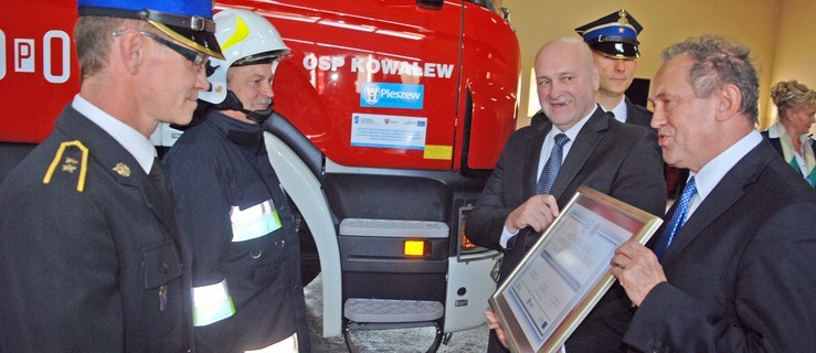 Nowe auto dla strażaków z Kowalewa [ZDJĘCIA] - Zdjęcie główne