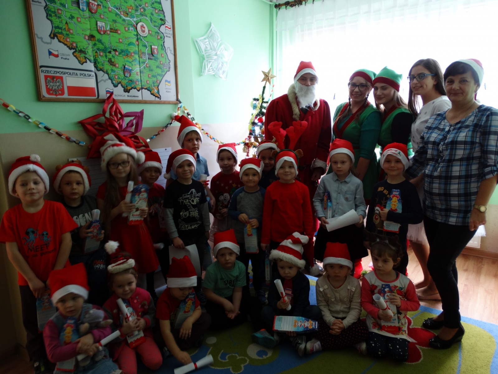 Mikołaj odwiedził uczniów z podstawówki w Kuźni - Zdjęcie główne