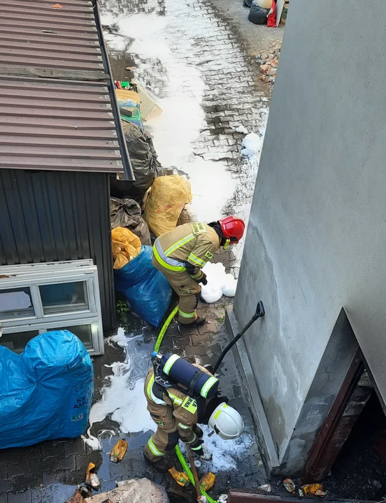 Pożar w kamienicy w centrum Pleszewa. Ewakuowano 12 osób 