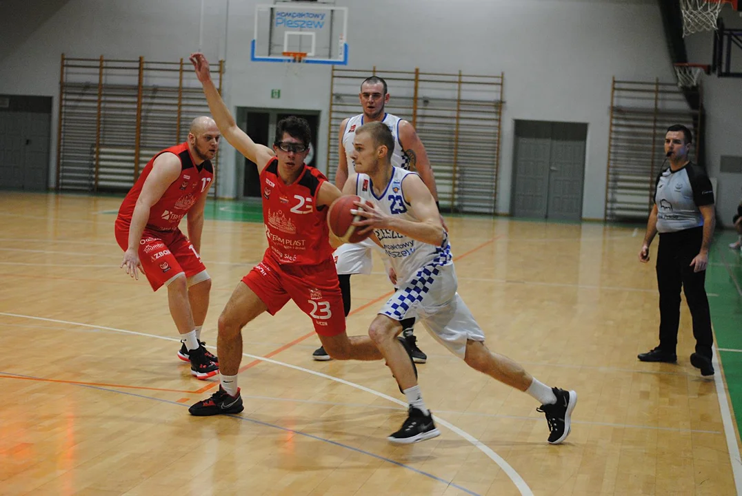 Kosz Kompaktowy Pleszew - Team Piast KK Oleśnica 113:65