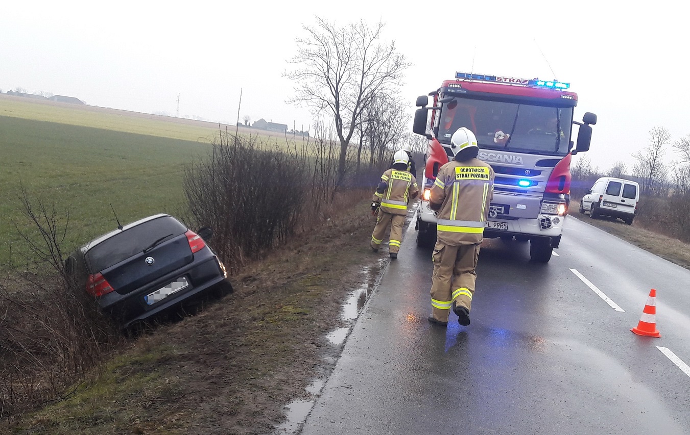 Pleszew. Fabianów. Kierowała BMW, zjechała na przeciwny pas - Zdjęcie główne