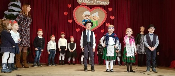 Żegocin. Dzieci recytowały wierszyki i śpiewały piosenki o seniorach - Zdjęcie główne