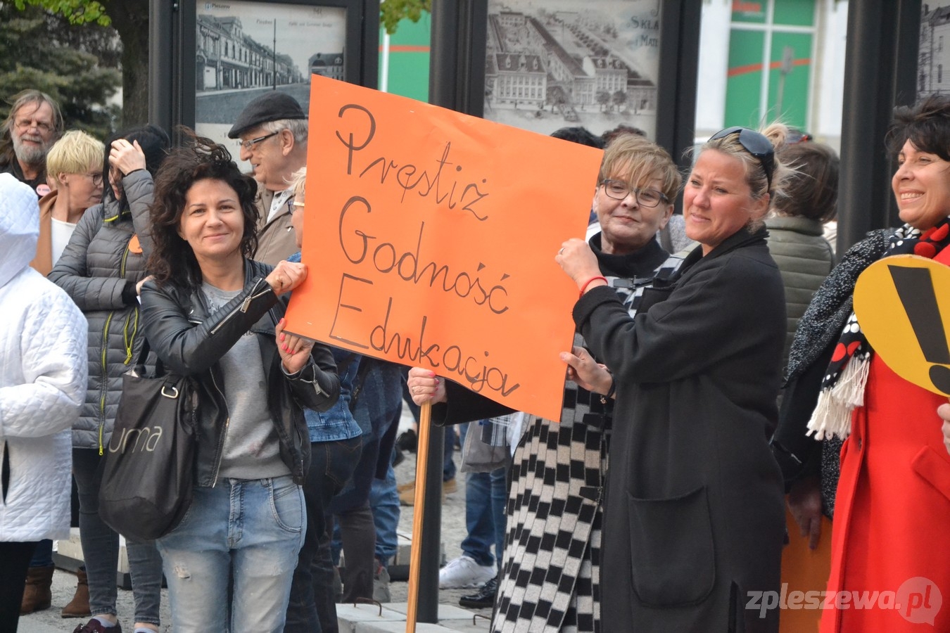 Pleszew. Wiec poparcia dla nauczycieli - Zdjęcie główne