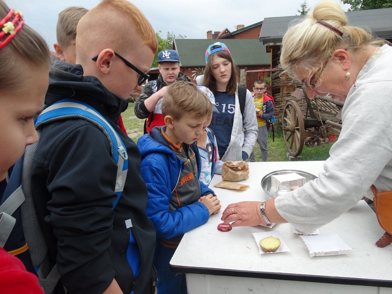 wycieczka karmin - Zdjęcie główne