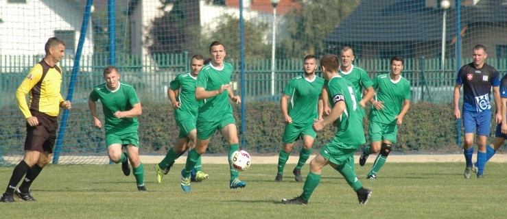 Emocjonujące derby w Dobrzycy - Zdjęcie główne