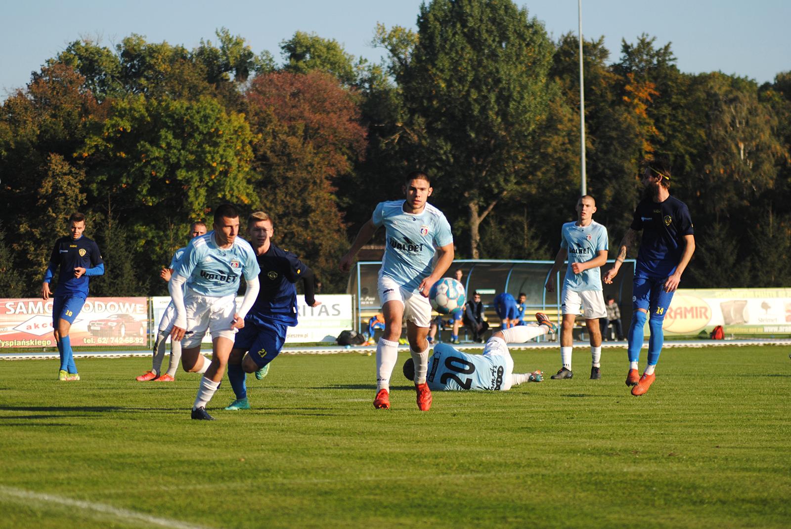 Red Box V liga. Odwróć tabelę, Stal na czele - Zdjęcie główne