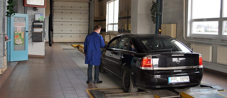 Sprawny przegląd  i czyste auto - Zdjęcie główne