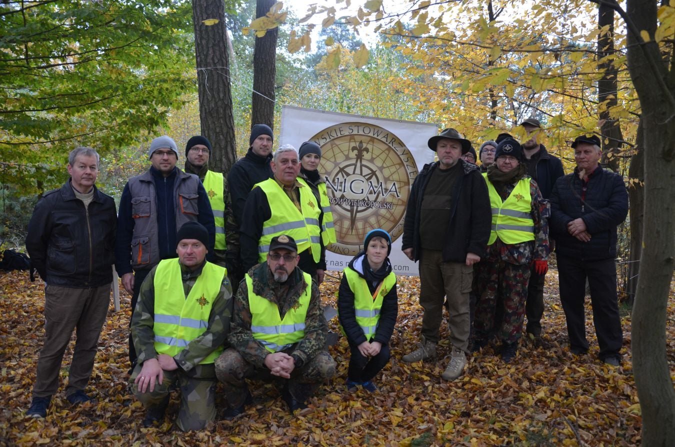 Ostrowskie Stowarzyszenie Eksploracyjno-Historyczne „Enigma” rozpoczęło poszukiwania, w lasach w okolicy Korytnicy i Bieganina, śladów działalności grupy kpt. Czesława Mocka ps. „Spirytus”