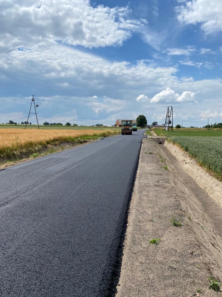 Nowa droga w miejscowości Karminiec w gminie Dobrzyca