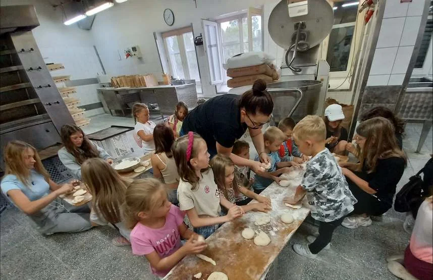 Jak powstaje chleb? Dzieci wzięły udział w warsztacie kulinarnym [ZDJĘCIA] - Zdjęcie główne