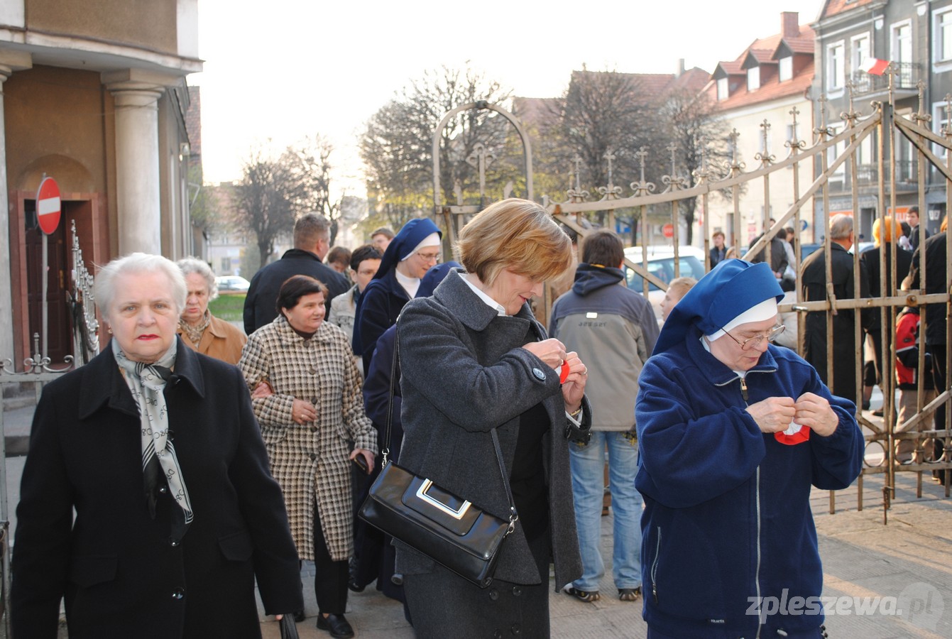 11. Rocznica katastrofy smoleńskiej. Tak Pleszew żegnał w roku 2010 tych, którzy zginęli w Smoleńsku