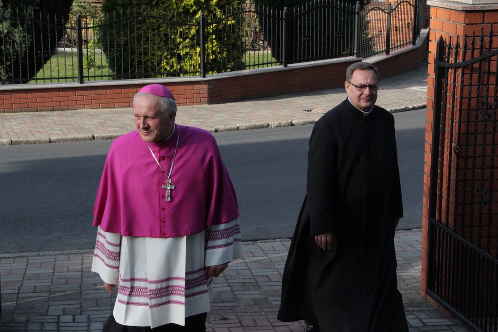 1 października w parafii pw. Wniebowzięcia Najświętszej Maryi Panny w Lenartowicach odbyła się uroczystość bierzmowania z udziałem biskupa Łukasza Buzuna.