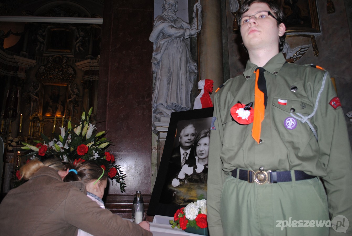 11. Rocznica katastrofy smoleńskiej. Tak Pleszew żegnał w roku 2010 tych, którzy zginęli w Smoleńsku