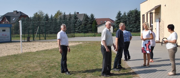 Tu na razie jest boisko... - Zdjęcie główne