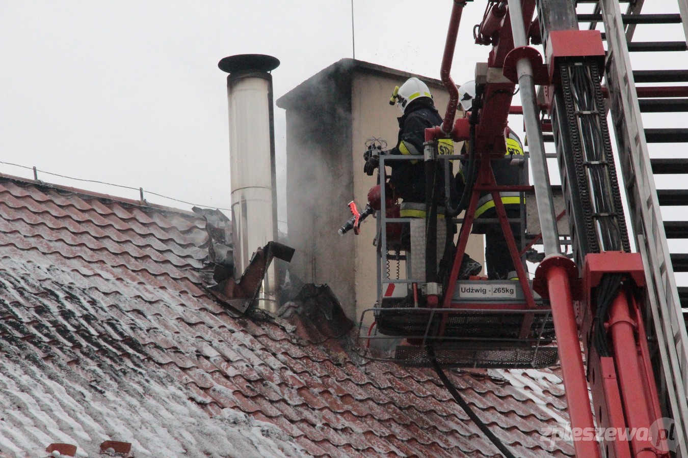 Pożar dachu w Zespole Szkół w Choczu