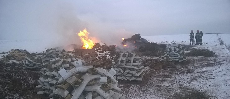 Pożar odpadów szklarniowych  - Zdjęcie główne