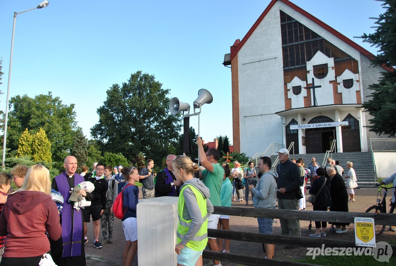 Pleszewianie idą na Jasną Górę - Zdjęcie główne