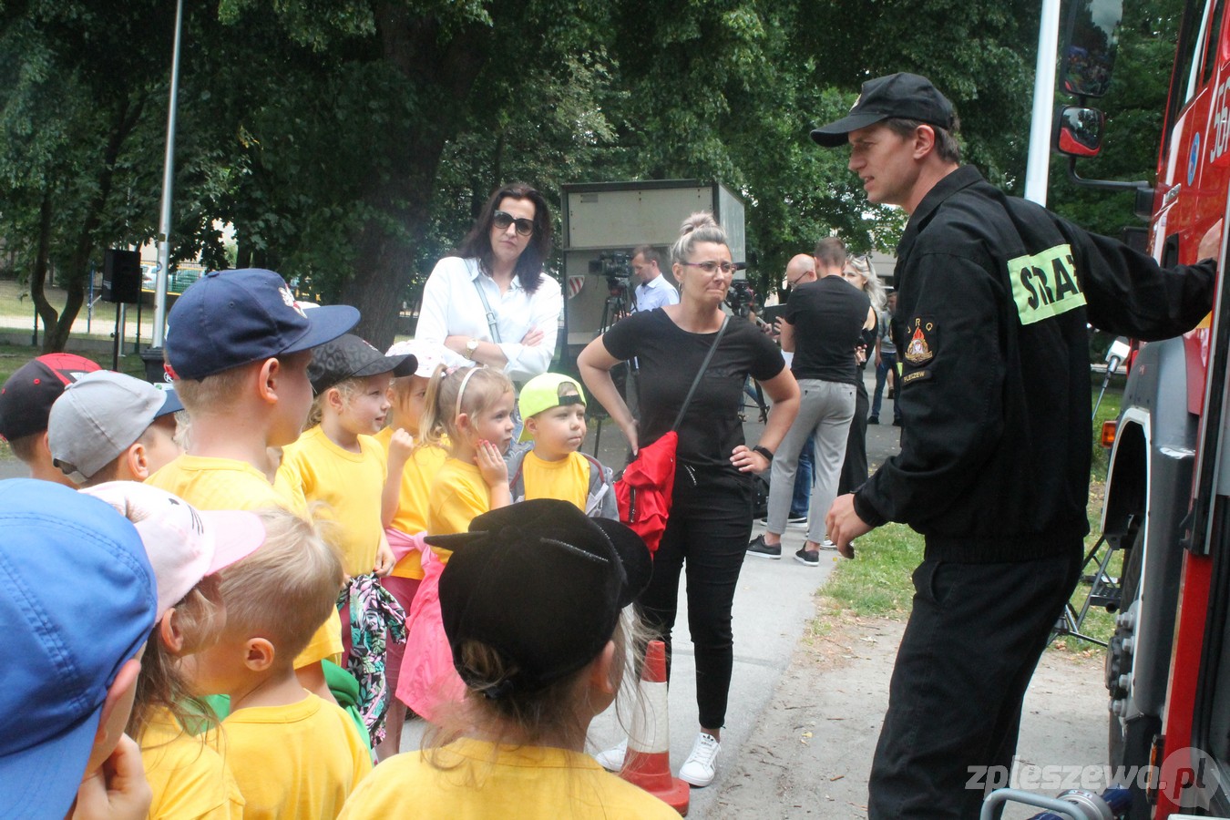 Piknik rodzinny w parku miejskim w Pleszewie