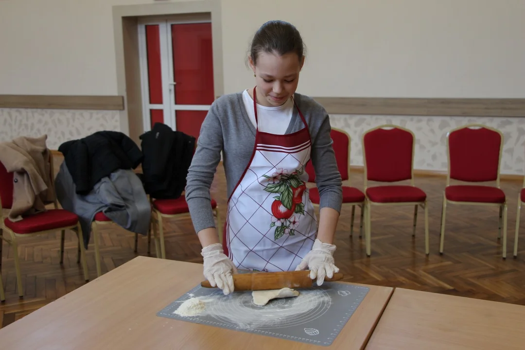 Warsztaty kulinarne w Fabianowie prowadziła Galina Zapotoczna z Ukrainy (na zdjęciu pierwsza z lewej)