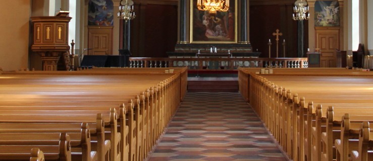 Pleszew. Koronawirus. Księża wyliczyli... Ile osób w kościele? - Zdjęcie główne