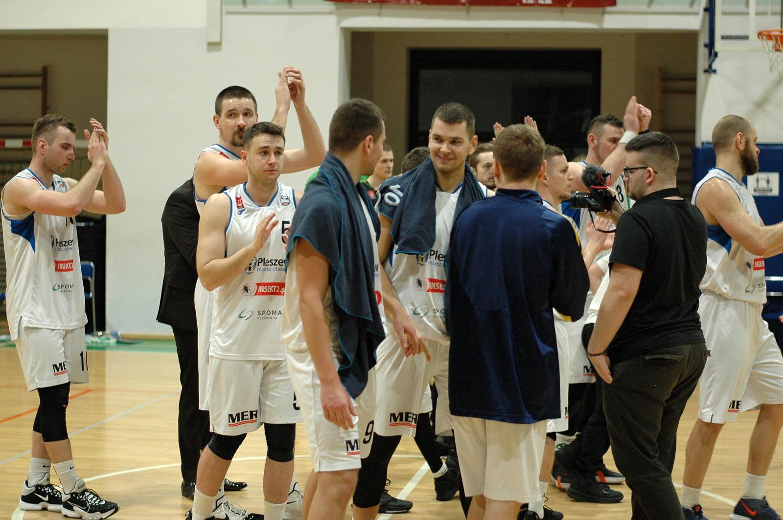 Koszykówka. I runda fazy play-off. Kosz z dwunastopunktową zaliczką - Zdjęcie główne