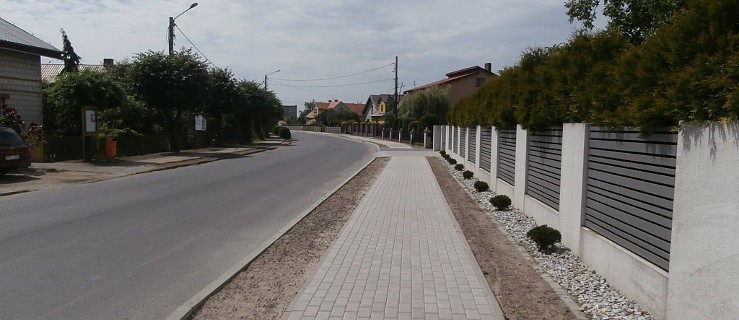  Dobrzyca. Budują drogi, chodniki... - Zdjęcie główne