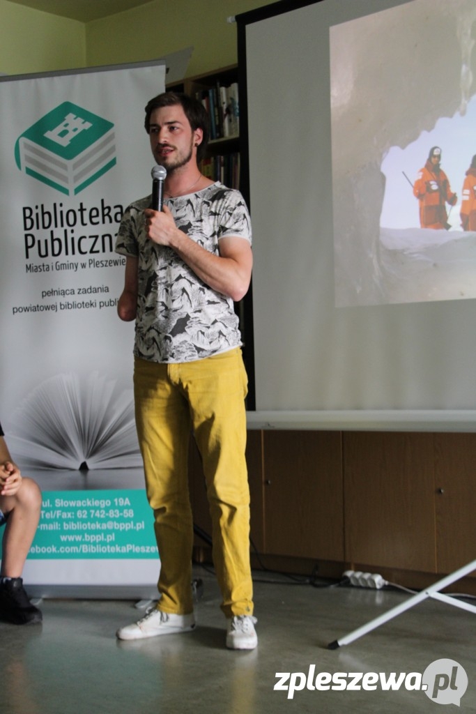 Janek Mela w bibliotece - Zdjęcie główne