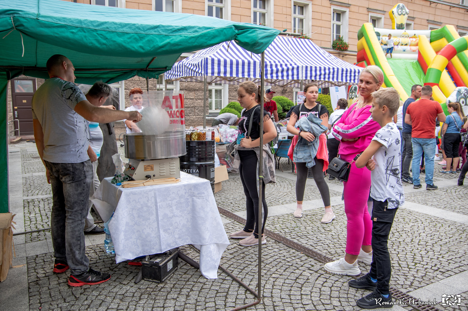 Pleszew. Warsztaty Glitter Slime na rynku