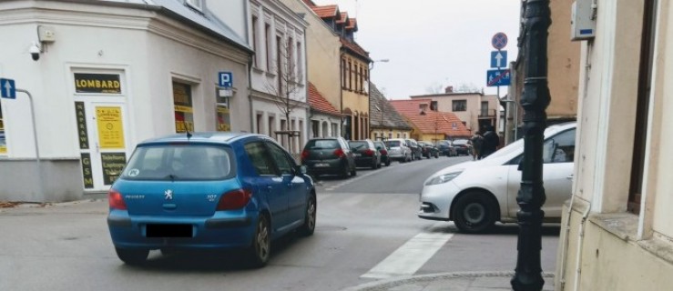 Pleszew. Mieszkańcy walczą o lustro na skrzyżowaniu. Burmistrz jest nieugięty - Zdjęcie główne