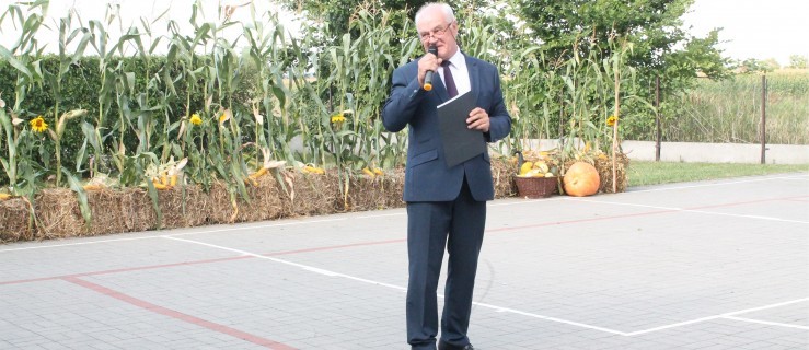 Broniszewice. Wioska jest oświetlona. Teraz zrobią drugi plac zabaw   - Zdjęcie główne