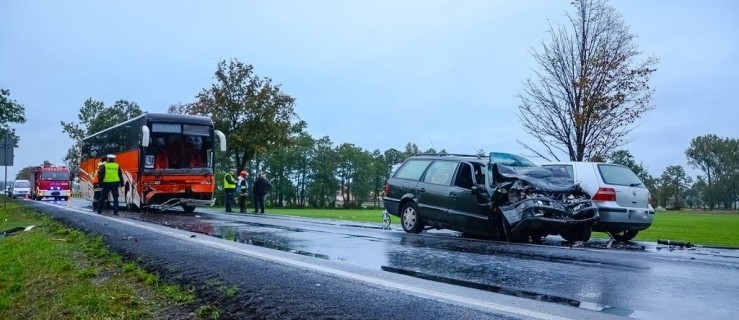 Wypadek autobusu z dziećmi z powiatu pleszewskiego. 11 osób rannych  - Zdjęcie główne