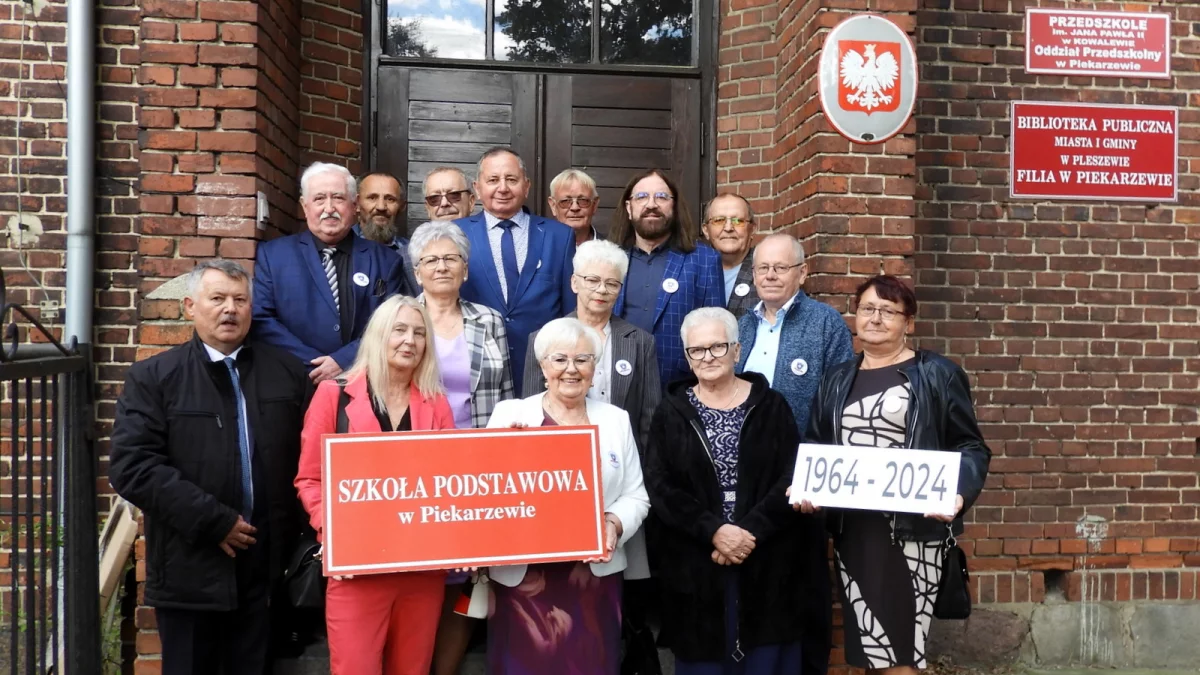 60 lat temu rozpoczęli Szkołę Podstawową w Piekarzewie. Teraz spotkali się ponownie - Zdjęcie główne