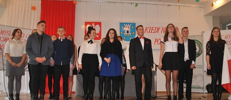 Uczniowie świętowali - Zdjęcie główne