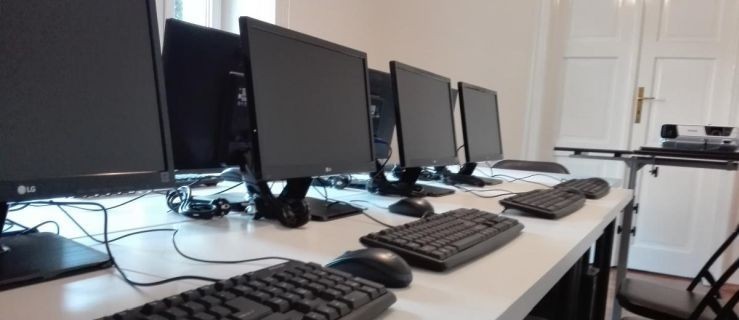 Pleszew. Trzy szkoły mają nowe pracownie komputerowe - Zdjęcie główne