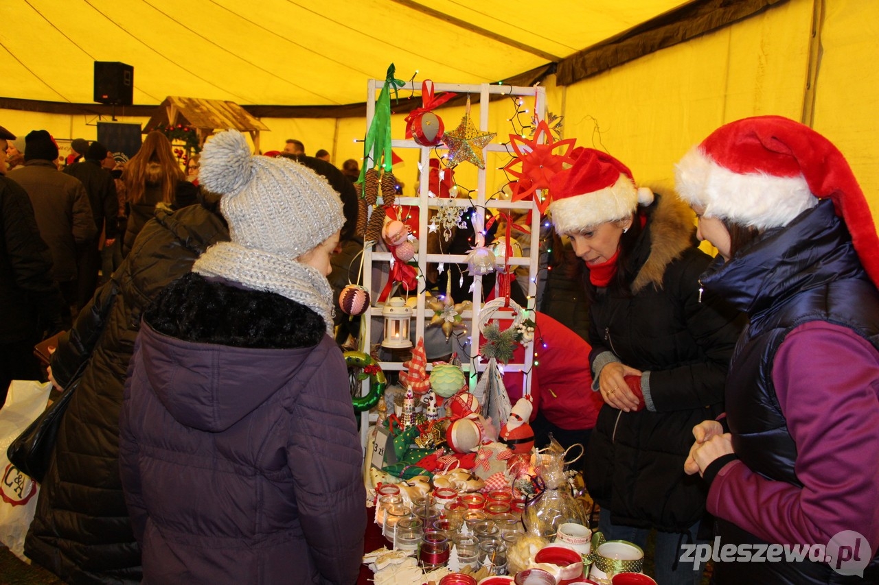 Biesiada mikołajkowa na Osiedlu Piastowskim  - Zdjęcie główne
